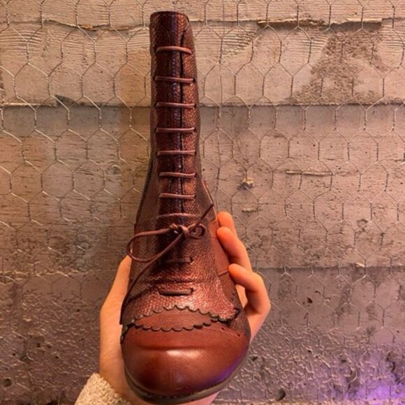 GOLD BUTTON LEATHER HEELED ANKLE BOOT - Picture 2 of 9